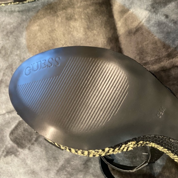 Guess Dailona 8.5 wedges - Picture 2 of 5